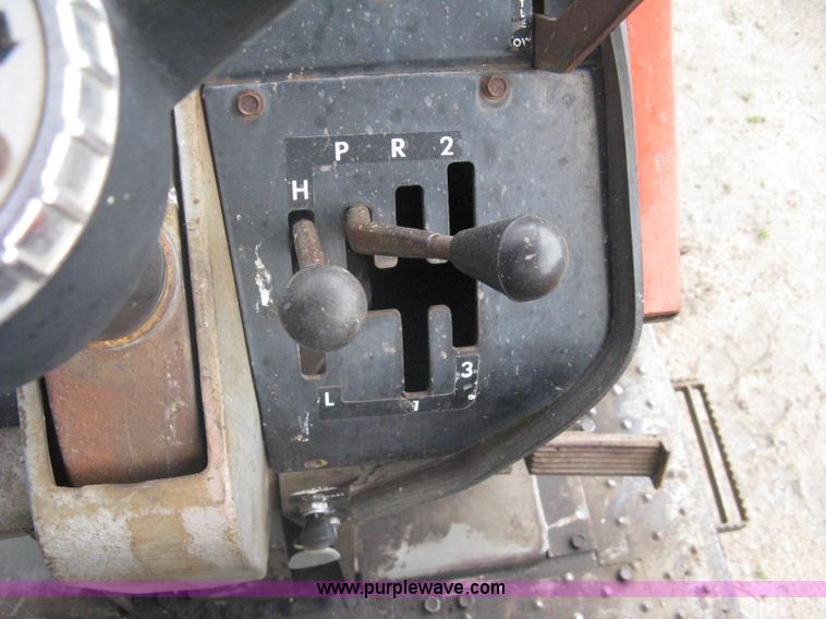 image for item A6185 1976 Massey-Ferguson 1135 tractor