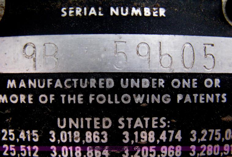 image for item A6185 1976 Massey-Ferguson 1135 tractor