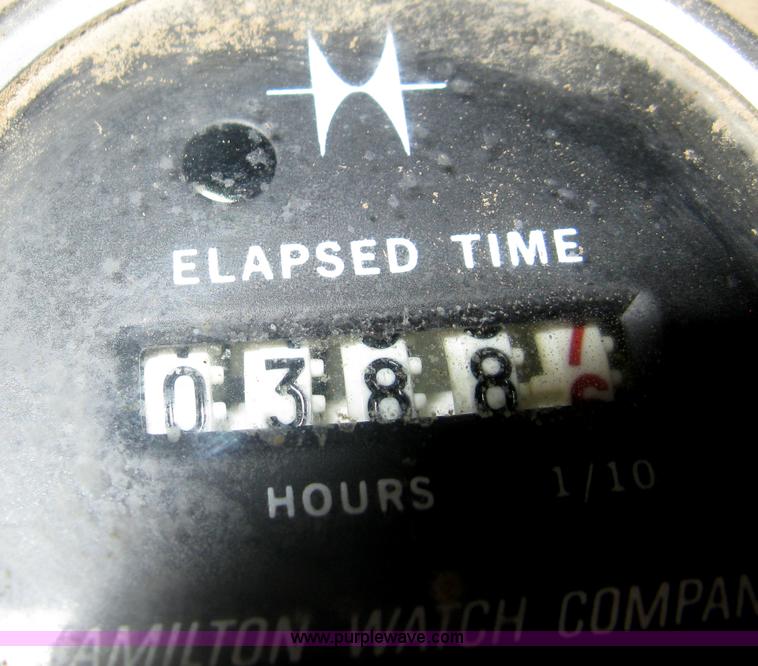 image for item A6185 1976 Massey-Ferguson 1135 tractor