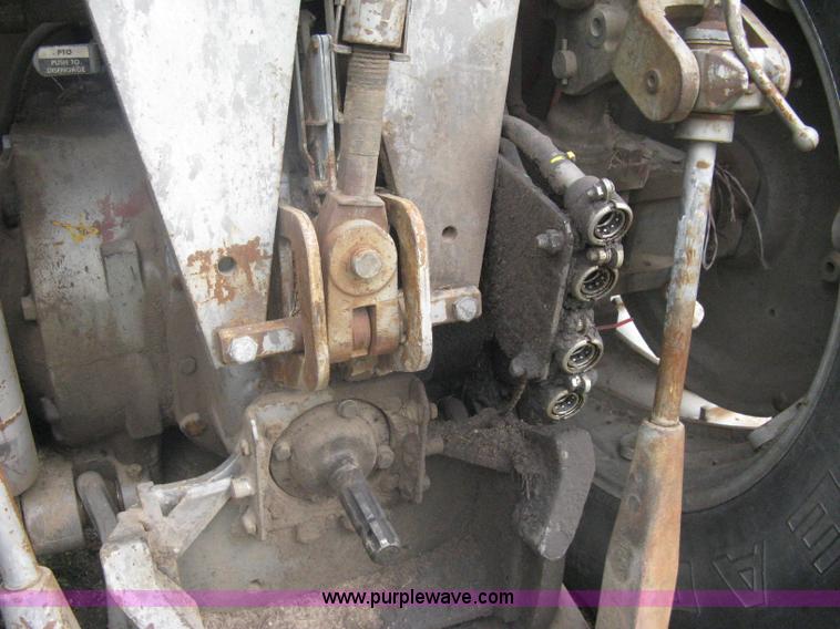 image for item A6185 1976 Massey-Ferguson 1135 tractor