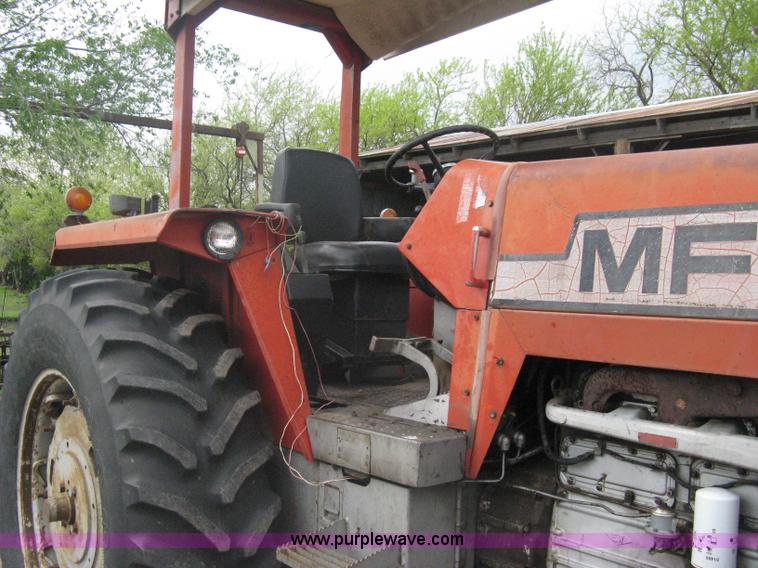 image for item A6185 1976 Massey-Ferguson 1135 tractor