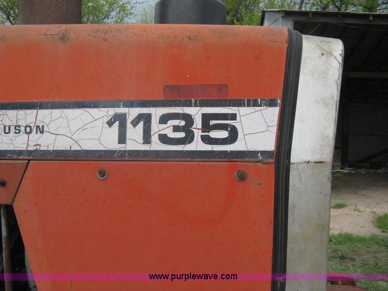 image for item A6185 1976 Massey-Ferguson 1135 tractor