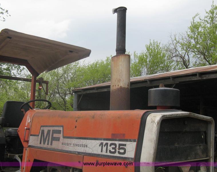 image for item A6185 1976 Massey-Ferguson 1135 tractor