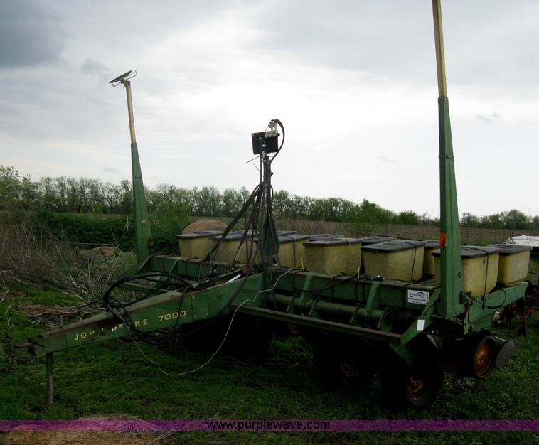 image for item A6219 John Deere 7000 six row planter