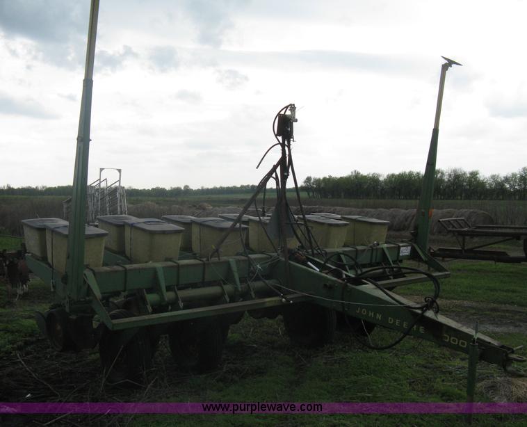 image for item A6219 John Deere 7000 six row planter