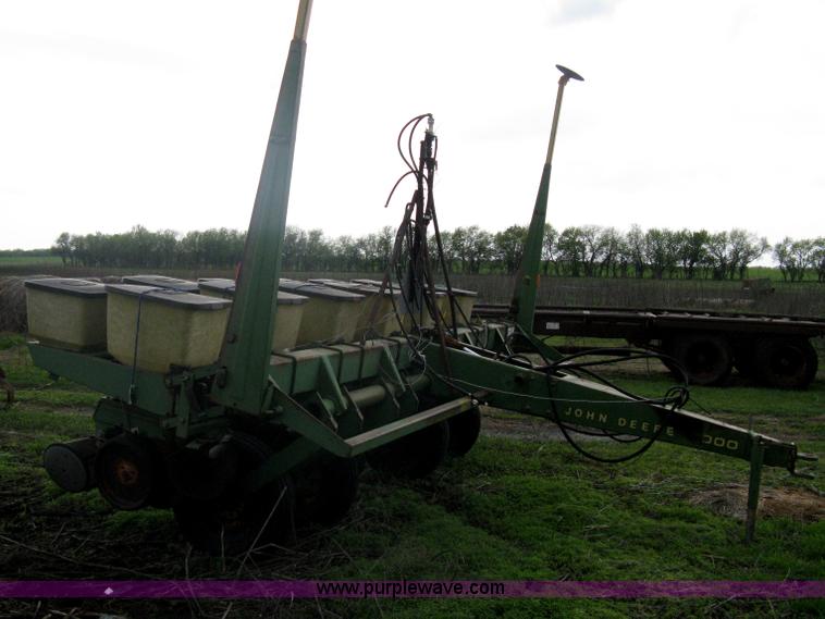 image for item A6219 John Deere 7000 six row planter