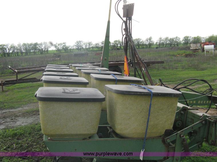 image for item A6219 John Deere 7000 six row planter