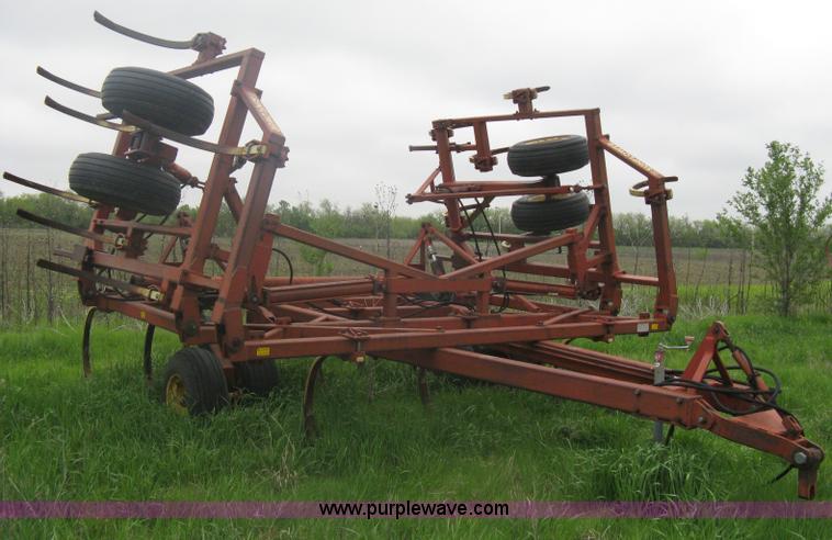 image for item A6235 Sunflower 27' chisel plow