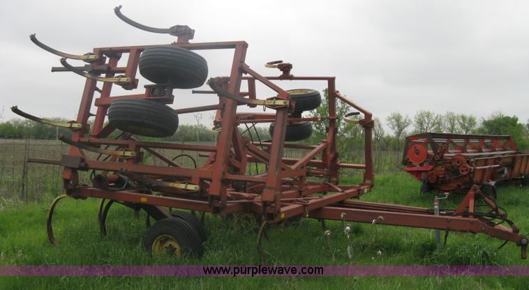 image for item A6235 Sunflower 27' chisel plow