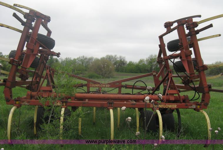 image for item A6235 Sunflower 27' chisel plow