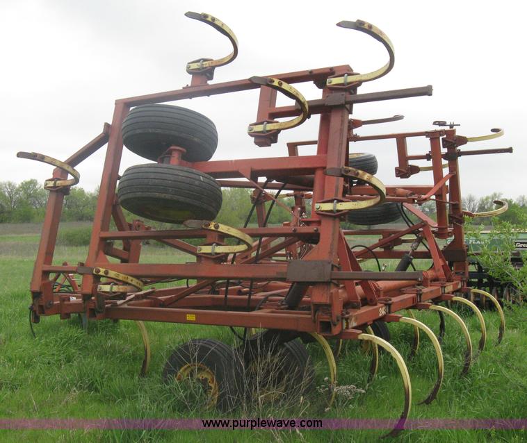image for item A6235 Sunflower 27' chisel plow