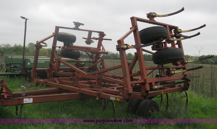 image for item A6235 Sunflower 27' chisel plow