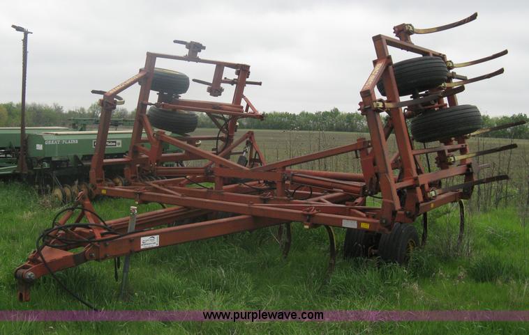 image for item A6235 Sunflower 27' chisel plow
