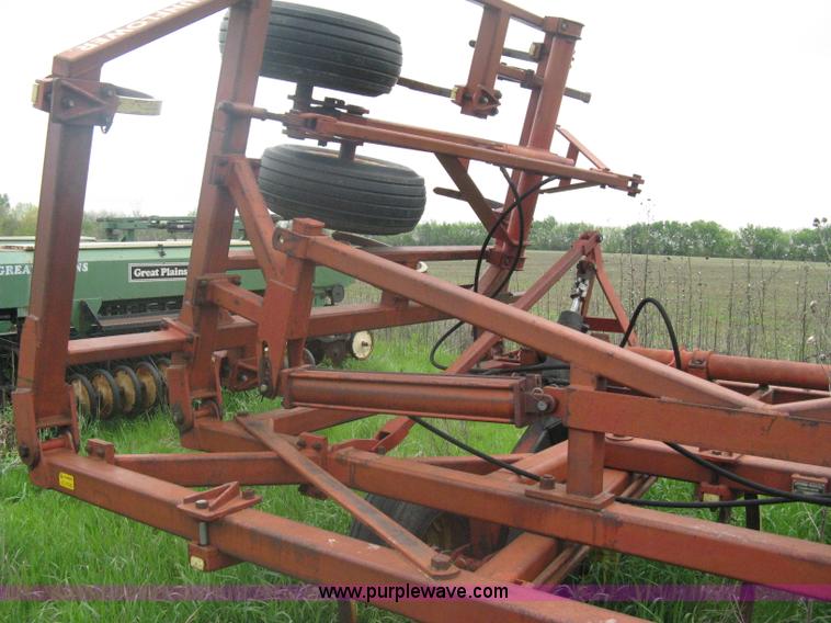 image for item A6235 Sunflower 27' chisel plow