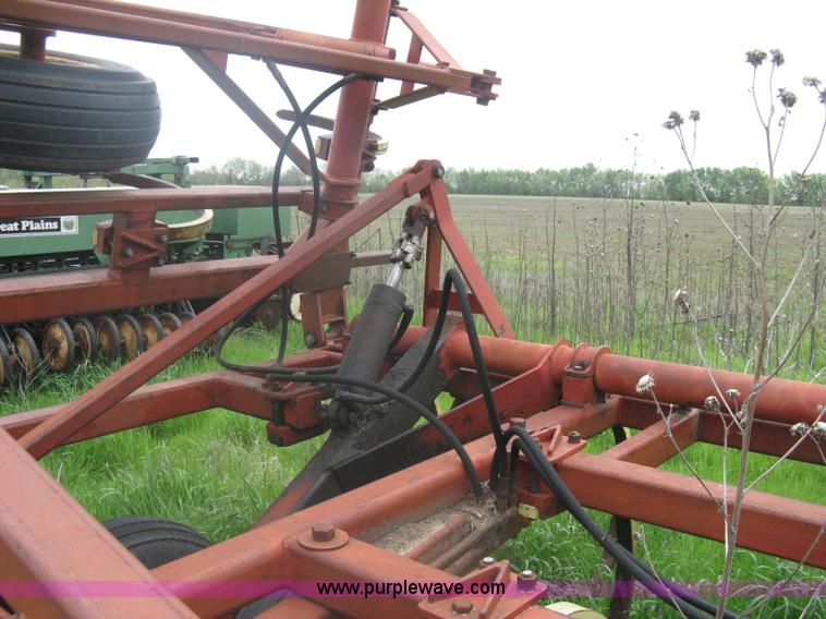 image for item A6235 Sunflower 27' chisel plow