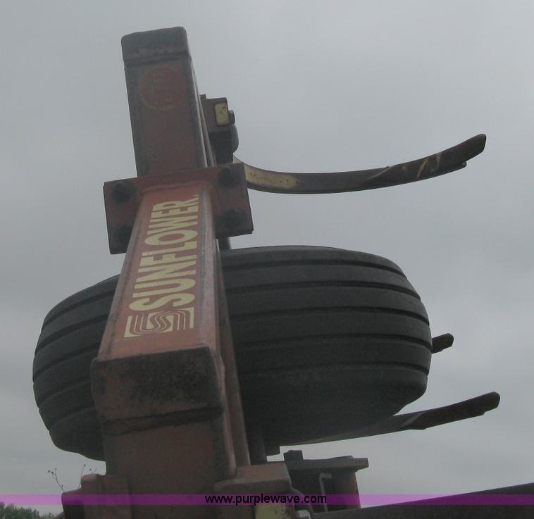 image for item A6235 Sunflower 27' chisel plow