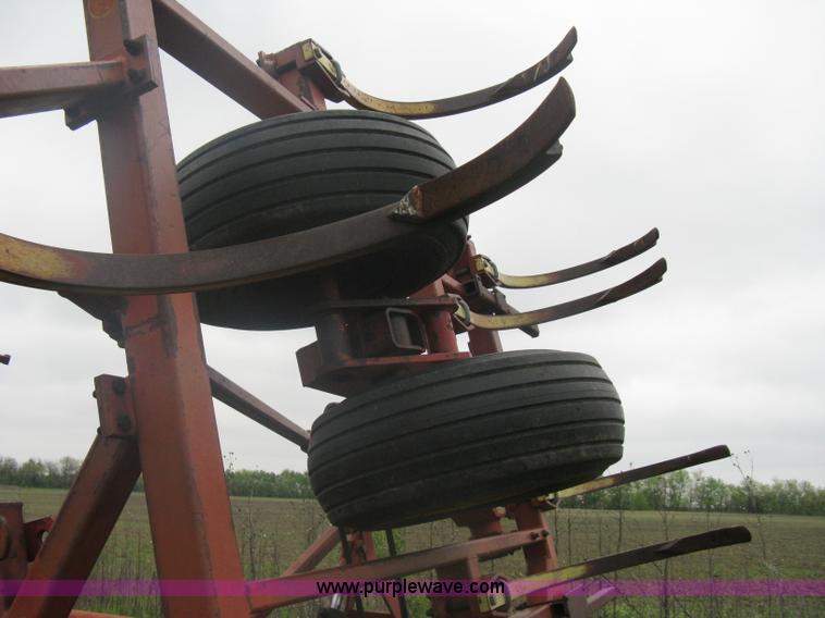 image for item A6235 Sunflower 27' chisel plow