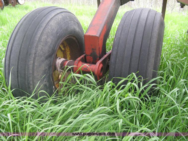 image for item A6235 Sunflower 27' chisel plow