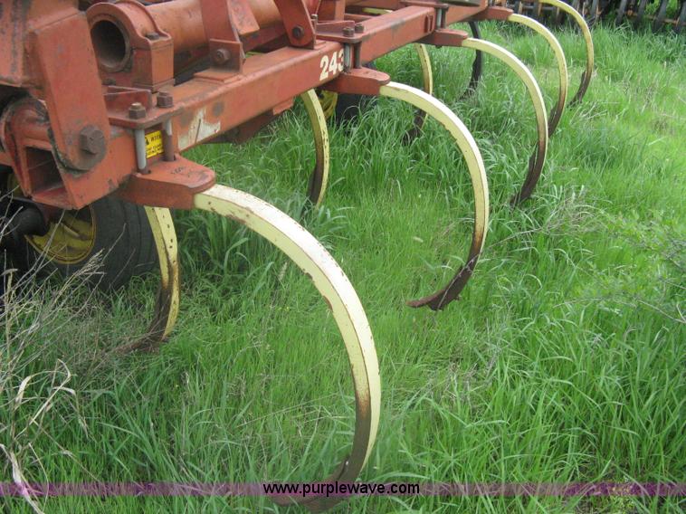 image for item A6235 Sunflower 27' chisel plow