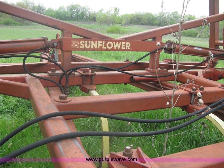 image for item A6235 Sunflower 27' chisel plow