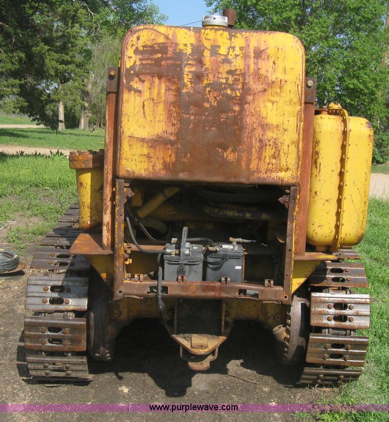 image for item A6239 Caterpillar 933 track loader