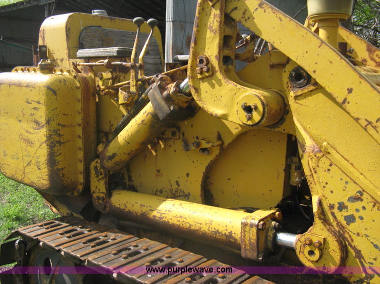 image for item A6239 Caterpillar 933 track loader