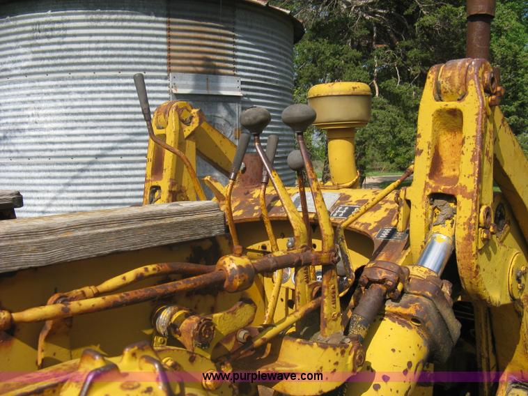 image for item A6239 Caterpillar 933 track loader