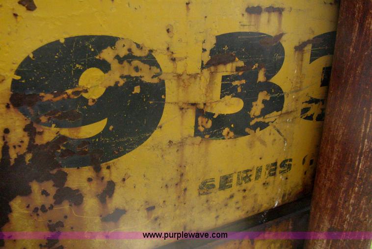 image for item A6239 Caterpillar 933 track loader