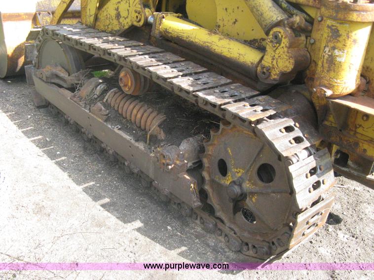 image for item A6239 Caterpillar 933 track loader