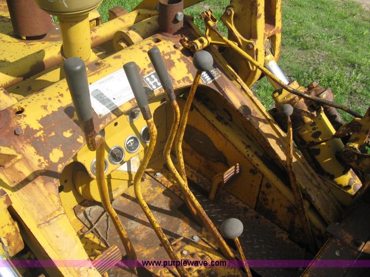 image for item A6239 Caterpillar 933 track loader