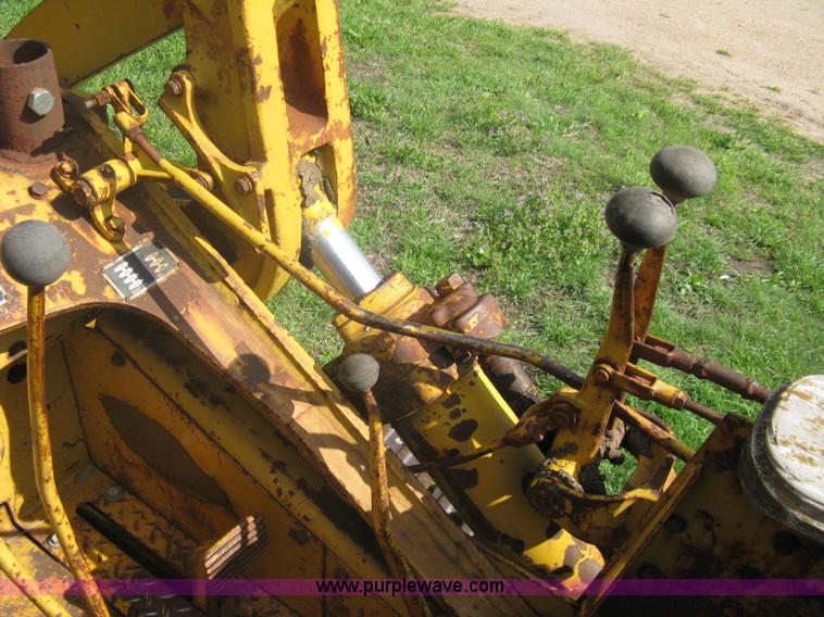 image for item A6239 Caterpillar 933 track loader