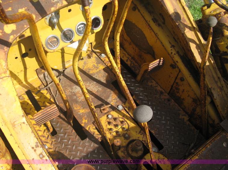 image for item A6239 Caterpillar 933 track loader