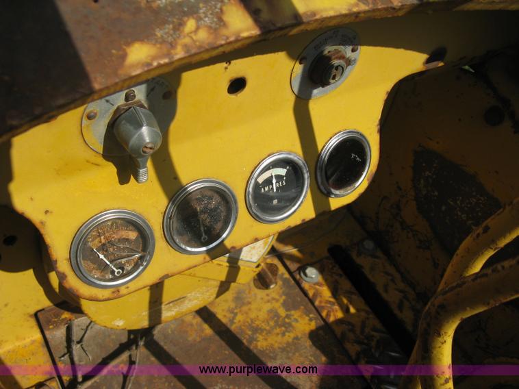 image for item A6239 Caterpillar 933 track loader