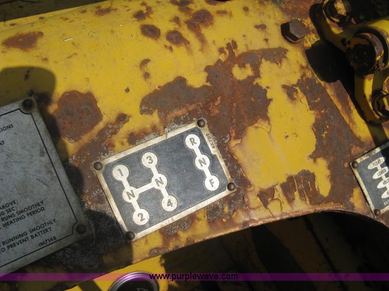 image for item A6239 Caterpillar 933 track loader