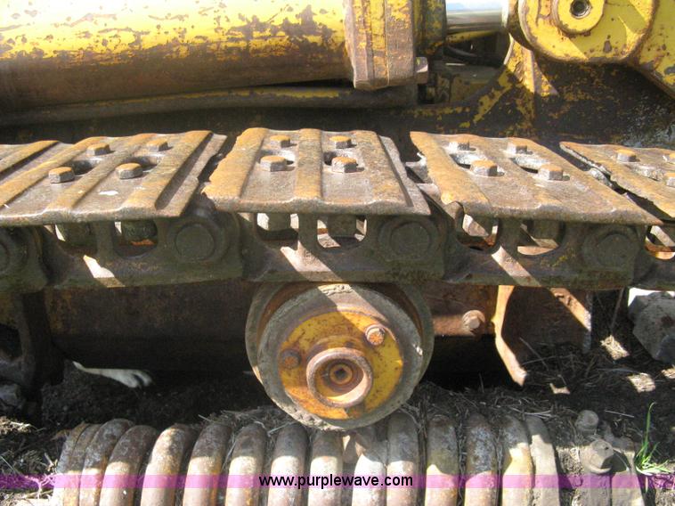 image for item A6239 Caterpillar 933 track loader