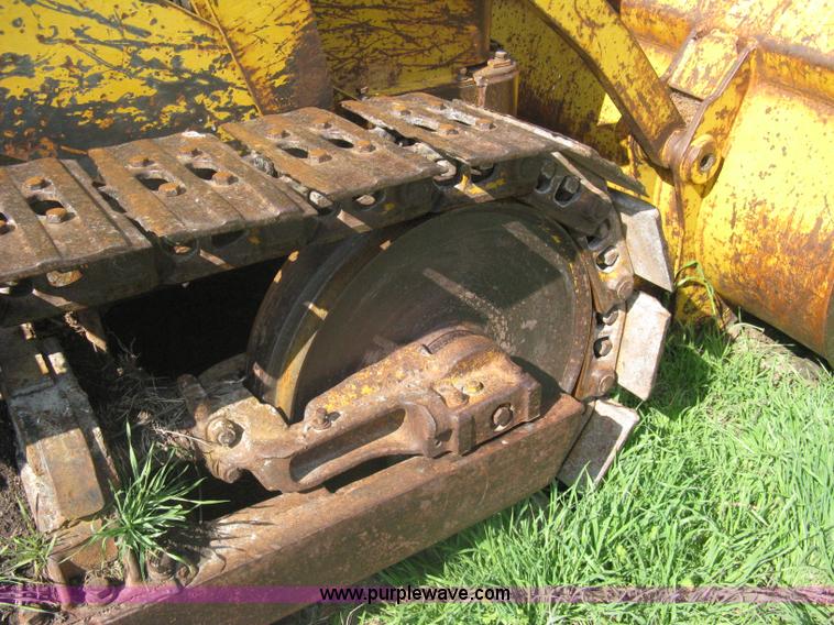image for item A6239 Caterpillar 933 track loader