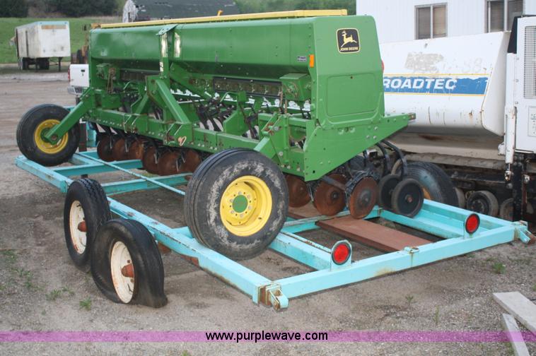 image for item A6784 John Deere 515 drill with carrier