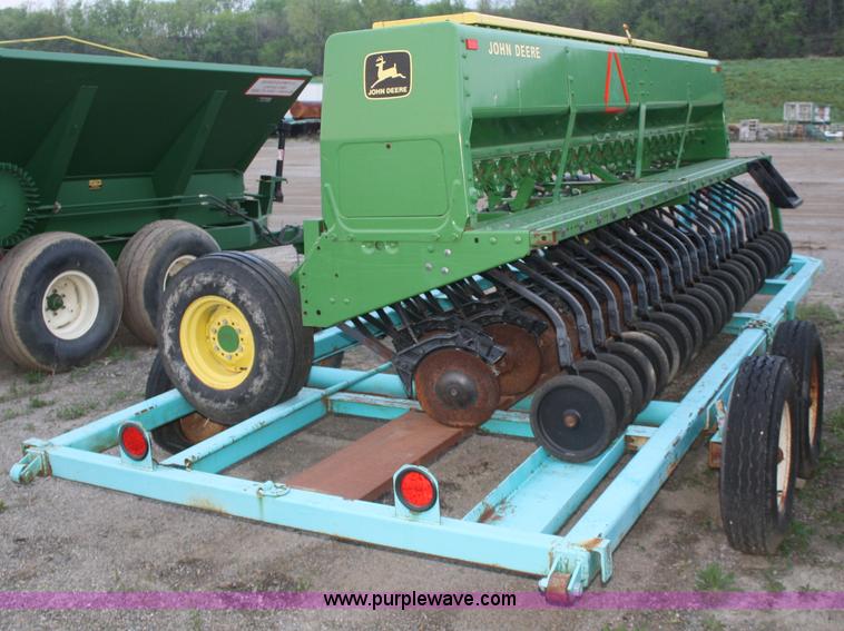 image for item A6784 John Deere 515 drill with carrier