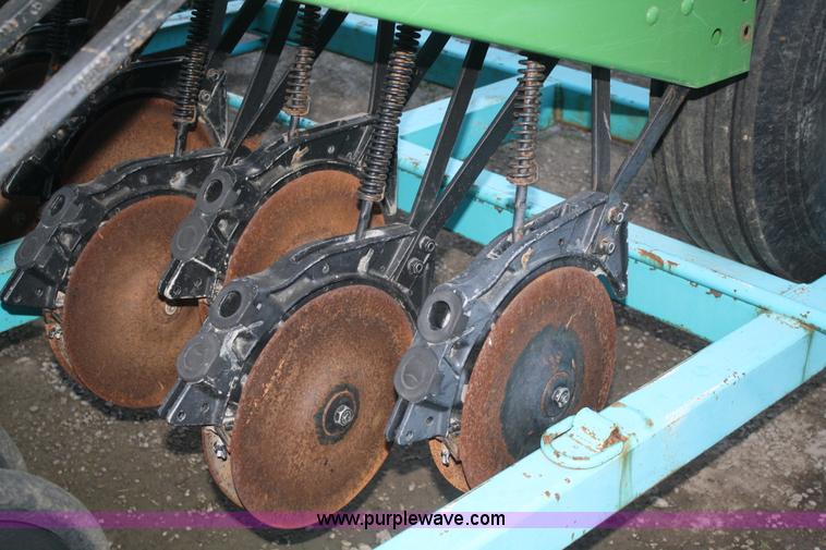 image for item A6784 John Deere 515 drill with carrier