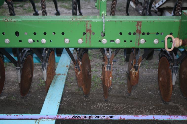 image for item A6784 John Deere 515 drill with carrier
