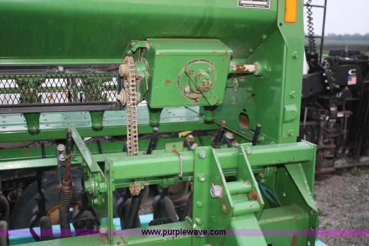 image for item A6784 John Deere 515 drill with carrier