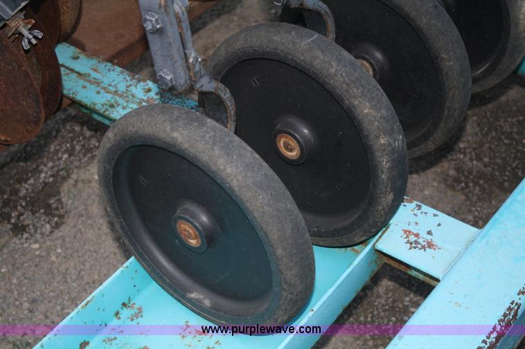 image for item A6784 John Deere 515 drill with carrier