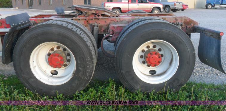 image for item B1199 2005 Kenworth T800 semi truck