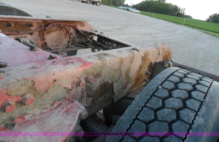 image for item B1199 2005 Kenworth T800 semi truck