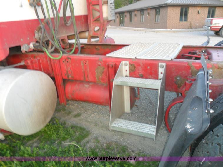 image for item B1199 2005 Kenworth T800 semi truck