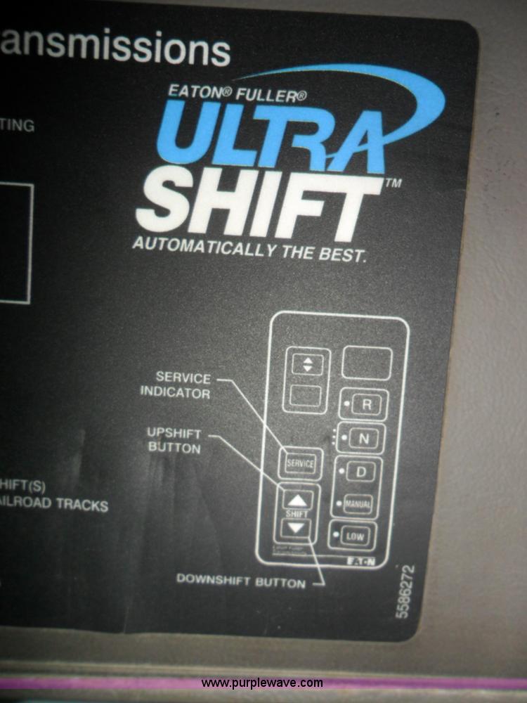 image for item B1199 2005 Kenworth T800 semi truck