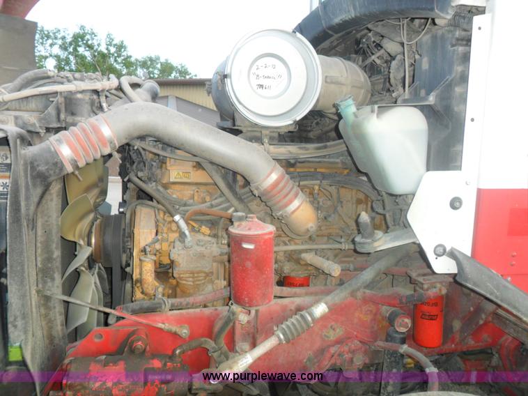 image for item B1199 2005 Kenworth T800 semi truck