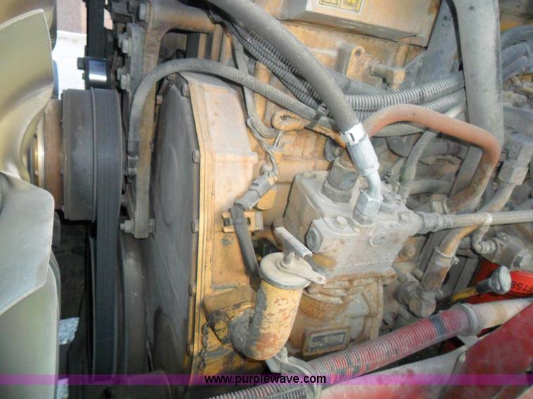 image for item B1199 2005 Kenworth T800 semi truck