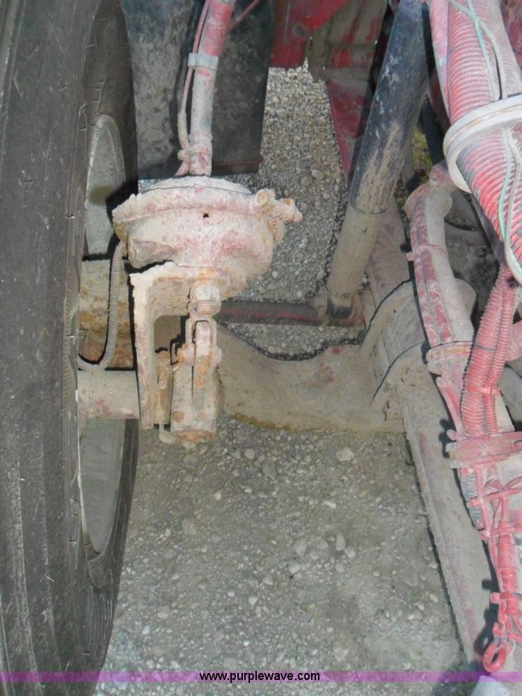 image for item B1199 2005 Kenworth T800 semi truck