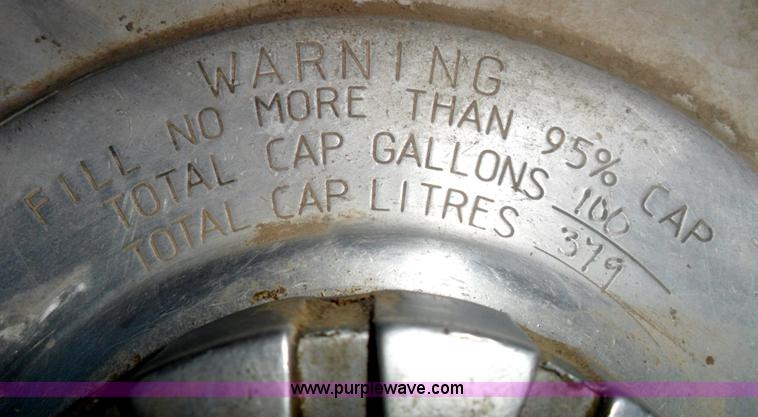 image for item B1199 2005 Kenworth T800 semi truck